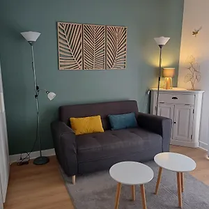 Appartement Nature Et Loisirs: Parking/ Piscine, Bandol